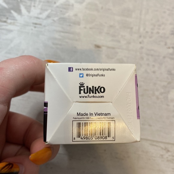 Funko Pop Ursula Metallic Disney Exclusive Pocket Pop Keychain - Picture 10 of 10